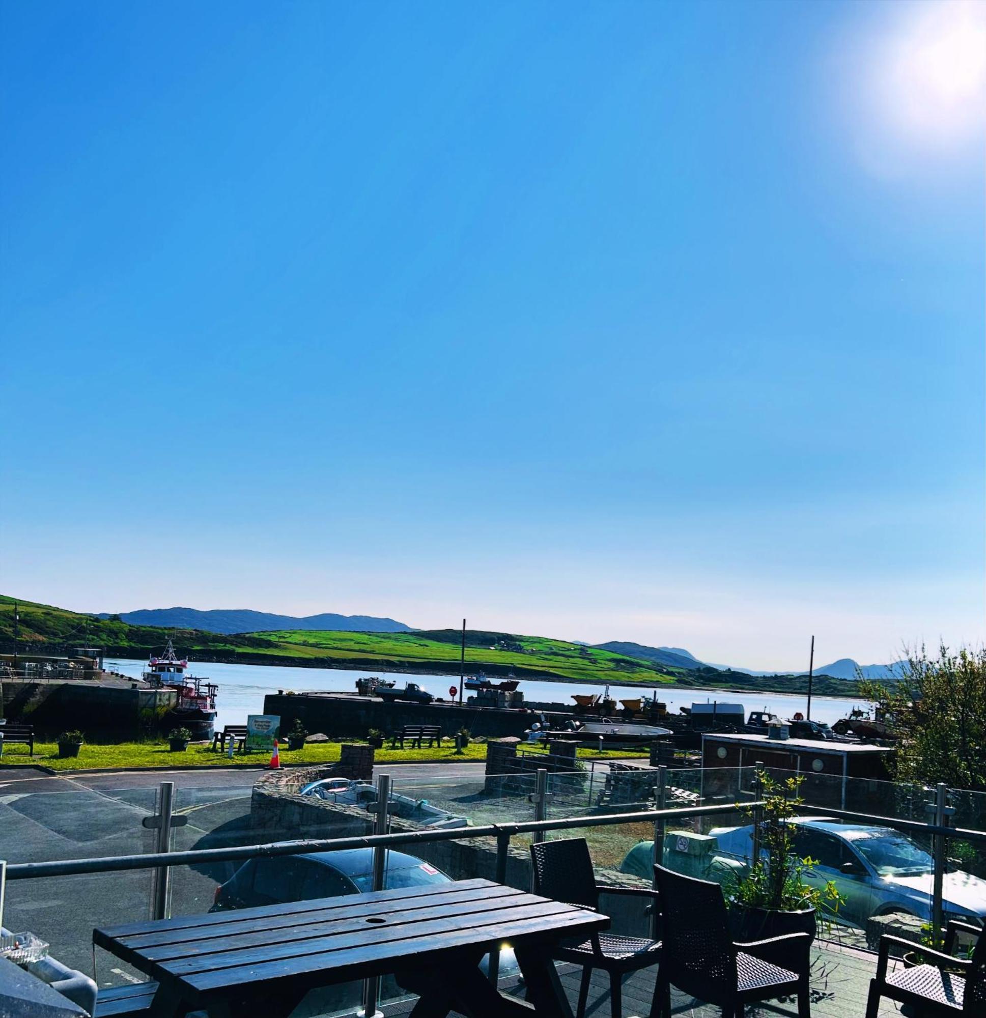 Oliver'S Seafood Bar, Bed & Breakfast Cleggan Екстер'єр фото