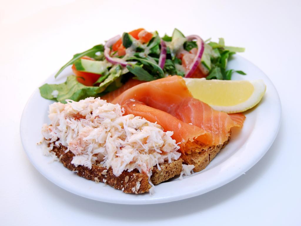 Oliver'S Seafood Bar, Bed & Breakfast Cleggan Екстер'єр фото
